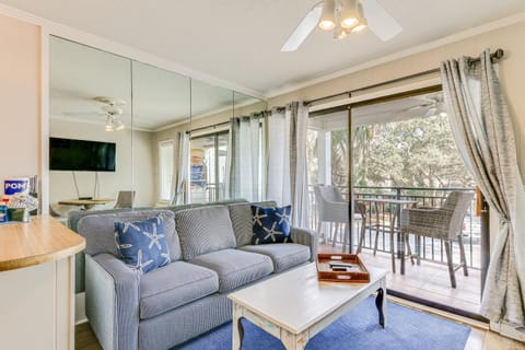 Walk to Coligny Beach Park Condo with Pool Access! Apartment in South Forest Beach