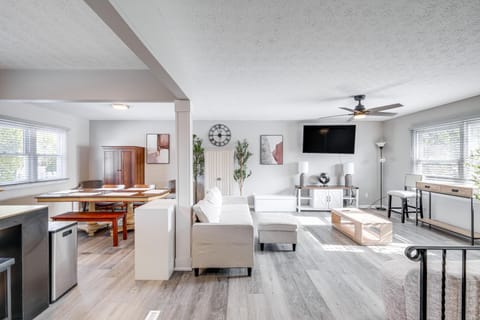 3 Mi to Cuyahoga Valley NP Fairlawn Family Home! House in Fairlawn