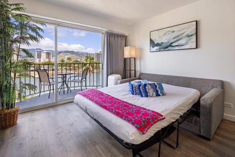401 FREE Parking 10 min beach 2b-Waikiki Ala Moana Apartment in McCully-Moiliili