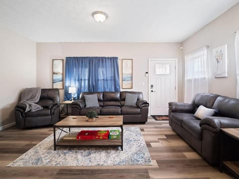 Large Remodeled 4 Bedroom Only 7 Minutes to Downtown House in Ohio City