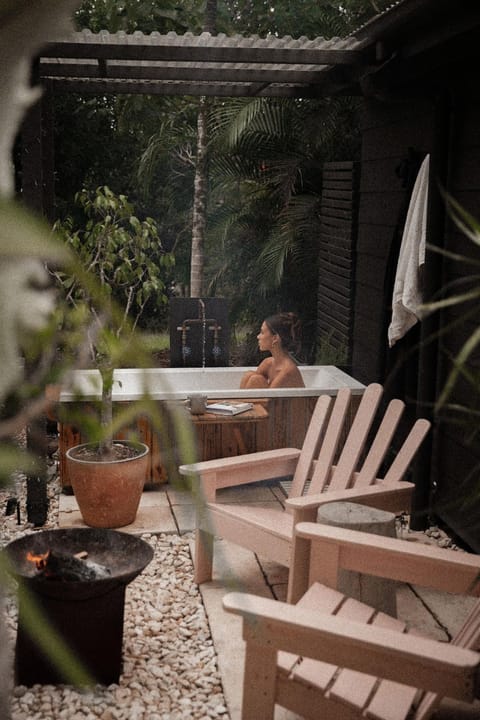 Garden, Seating area, Garden view, Bath