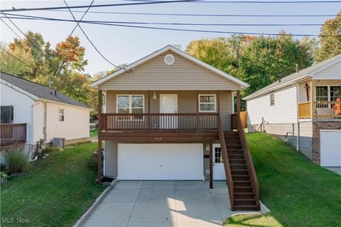 Comfort Awaits at Cozy Get Away - Dog Friendly House in Springfield Township