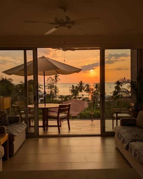 View (from property/room), Balcony/Terrace, Dining area, Sea view