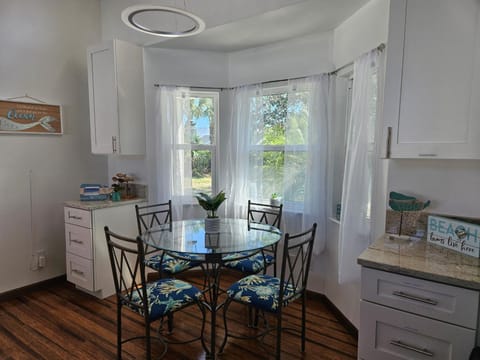 Walk to waves Beautiful 3-Bedroom with pool steps from beach House in Daytona Beach