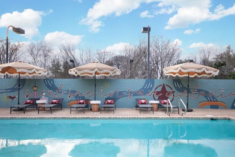 Sleeps 26 Pool Sports Court Theater Putt Putt House in Leon Valley