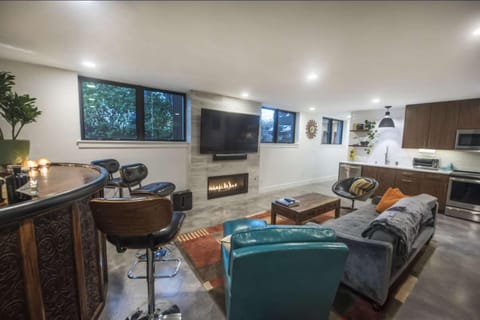 2 Bedroom Getaway Near Downtown Apartment in Magnolia Seattle