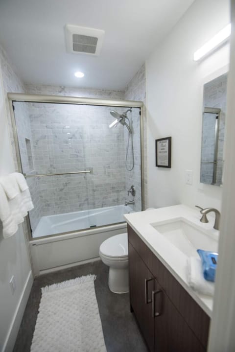 2 Bedroom Getaway Near Downtown Apartment in Magnolia Seattle