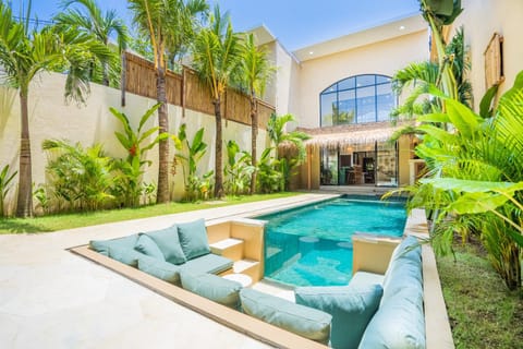 Garden view, Pool view, Swimming pool, sunbed