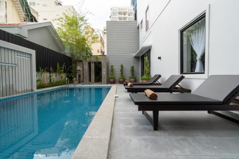 Swimming pool, Swimming pool