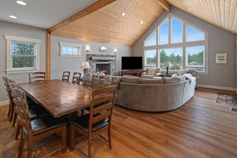 Five Peaks House in Bend