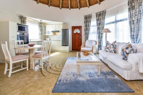 TV and multimedia, Kitchen or kitchenette, Living room, Photo of the whole room, Seating area, Dining area