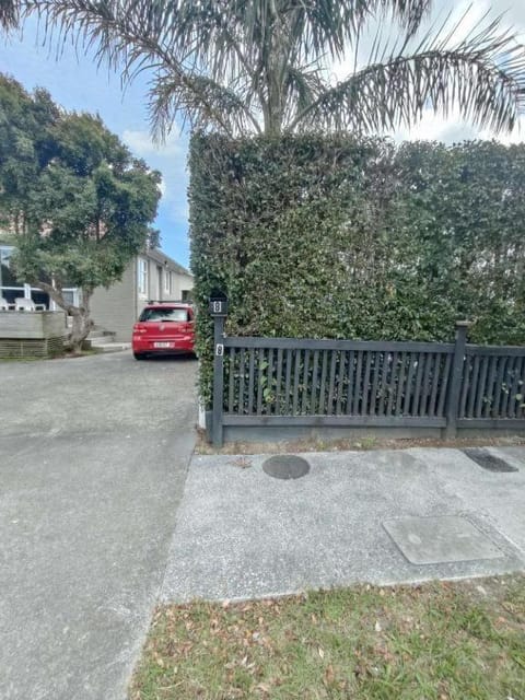 Spring, Day, Neighbourhood, Garden, Garden, Garden view, Street view