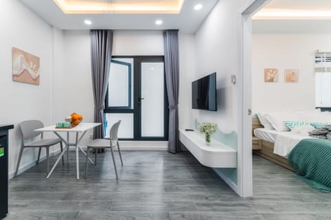 TV and multimedia, Living room, Photo of the whole room, Seating area, Dining area