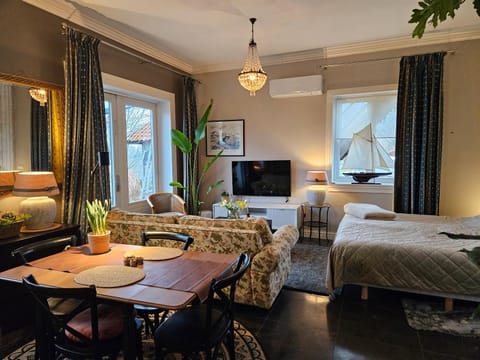 Bed, Living room, Photo of the whole room