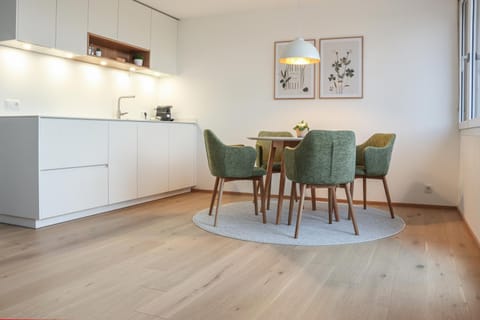 Kitchen or kitchenette, Living room, Seating area, Dining area