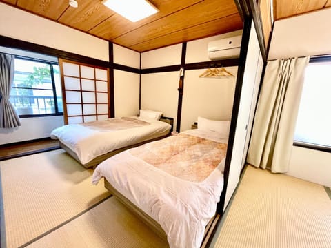 Bed, Bedroom, air conditioner