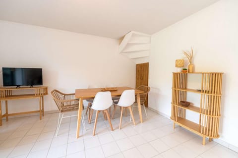 Mazet 6 a 7 pers Piscine Tahiti Park Villa in Le Lavandou