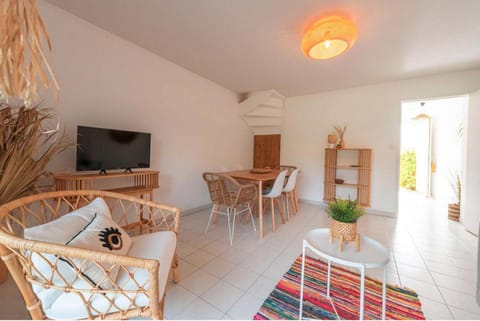 Mazet 6 a 7 pers Piscine Tahiti Park Villa in Le Lavandou