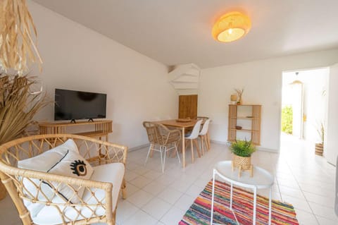 Mazet 6 a 7 pers Piscine Tahiti Park Villa in Le Lavandou