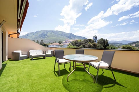 Property building, Bird's eye view, Balcony/Terrace