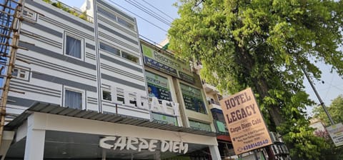 Property building, Restaurant/places to eat, Facade/entrance, Food and drinks, Breakfast