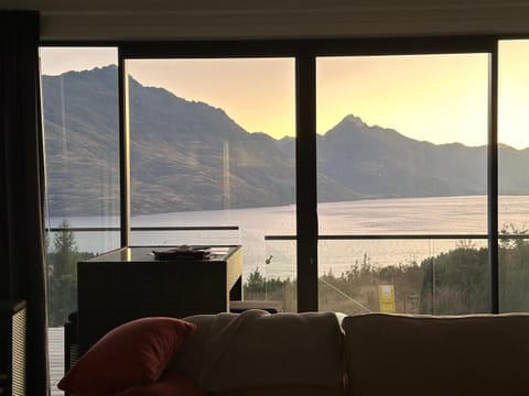 View (from property/room), Balcony/Terrace, Living room, Lake view