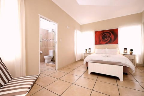 The Pelican - Stunning 3-Bedroom Holiday Home in Langebaan House in Western Cape