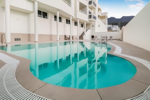 Swimming pool, sunbed