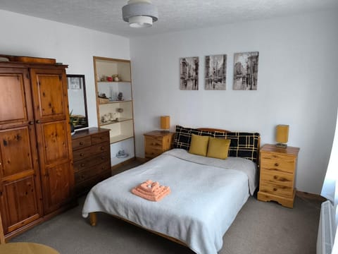 Bed, Photo of the whole room, Bedroom, wardrobe