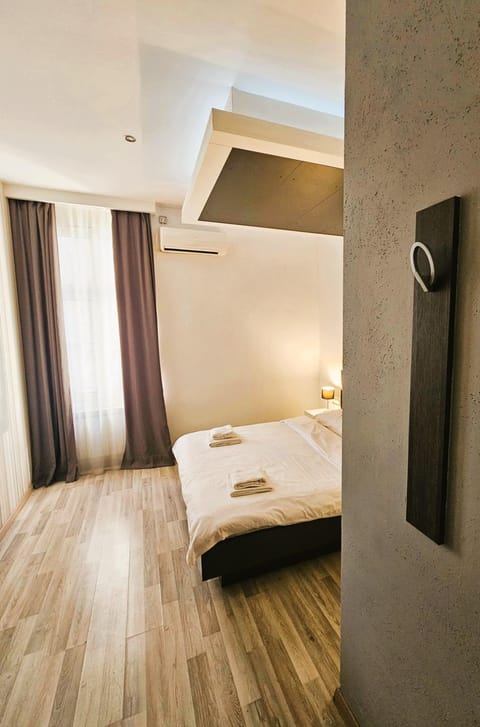 Bed, TV and multimedia, Bedroom, air conditioner