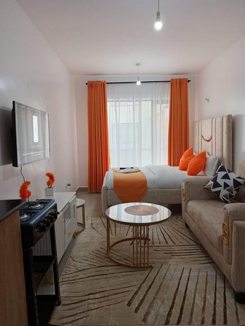 Bed, TV and multimedia, Living room, Photo of the whole room, Seating area, Evening entertainment, Bedroom