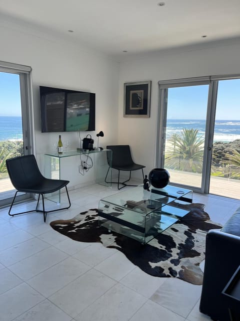 Camps Bay Beach Front Apartment Apartment in Camps Bay
