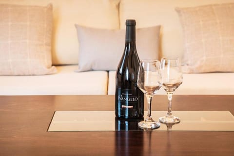 Living room, Food and drinks