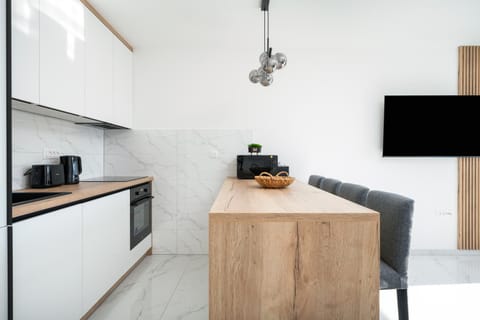 Coffee/tea facilities, Kitchen or kitchenette, Dining area