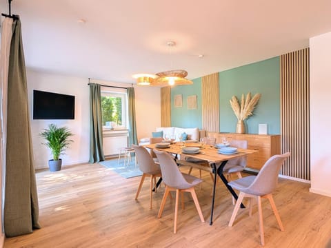 TV and multimedia, Living room, Dining area