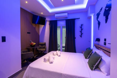 Bed, Living room, Photo of the whole room, Seating area, Bedroom, air conditioner