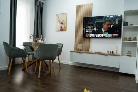 TV and multimedia, Kitchen or kitchenette, Dining area
