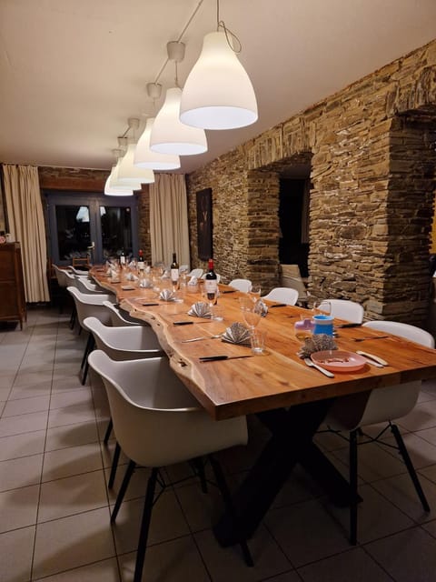 Food and drinks, Dining area, Food