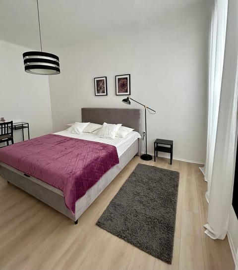 Property building, Bed, Bedroom, hair dresser