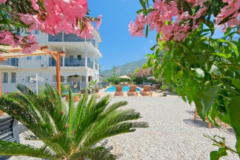 Property building, Spring, Day, Natural landscape, Garden, Garden view, Mountain view, Pool view, Swimming pool