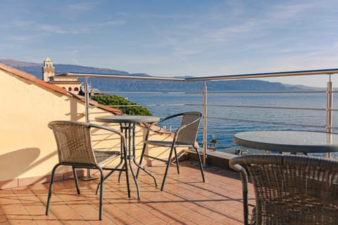 Day, Natural landscape, View (from property/room), Balcony/Terrace, Lake view