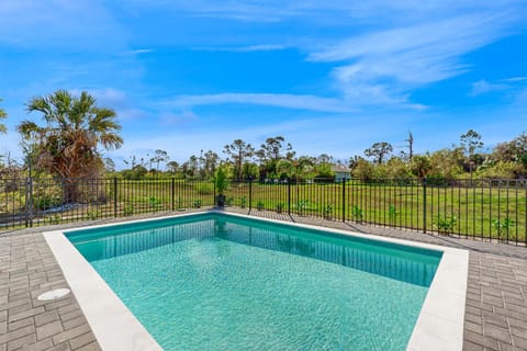 Sunny Pines Retreat House in Rotonda Lakes