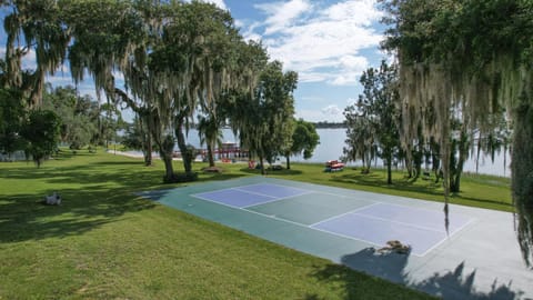 Tennis court, Lake view