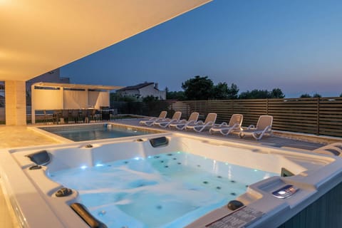 Hot Tub, Spa and wellness centre/facilities, Swimming pool