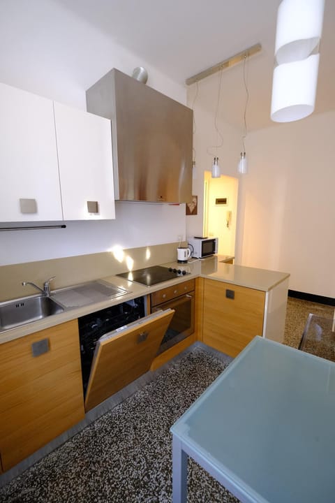 Kitchen or kitchenette, Dining area, stove