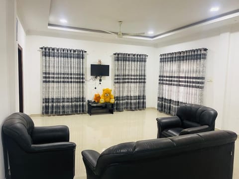 Communal lounge/ TV room, Living room, Seating area