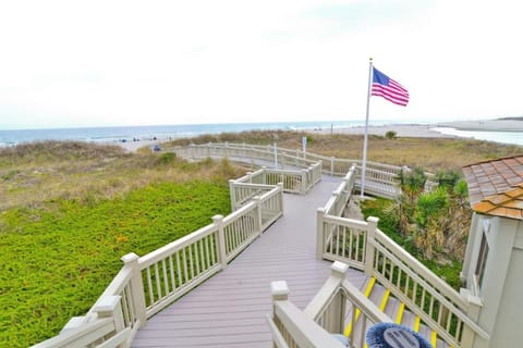 The Loft at Ocean Creek Resort w Oceanfront Pool House in Briarcliffe Acres