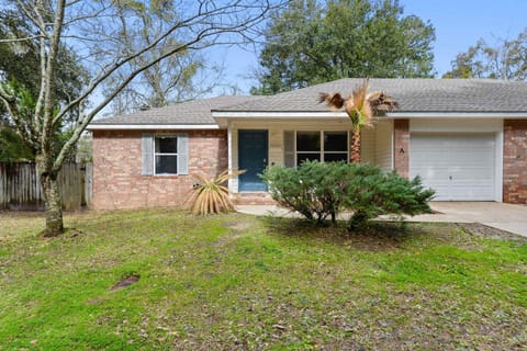 Ocean Breeze A Relaxing Coastal Getaway Near Top Attractions Apartment in Gulfport