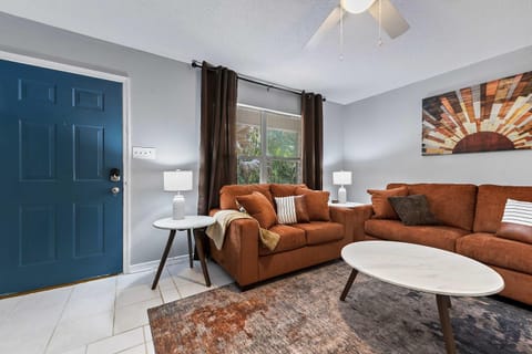 Sunset Getaway Spacious Retreat Near Beaches & Local Attractions Apartment in Gulfport