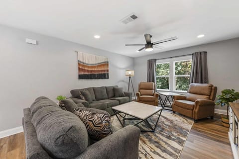 Coastal Casa -Charming 3 Bedroom House House in Gulfport